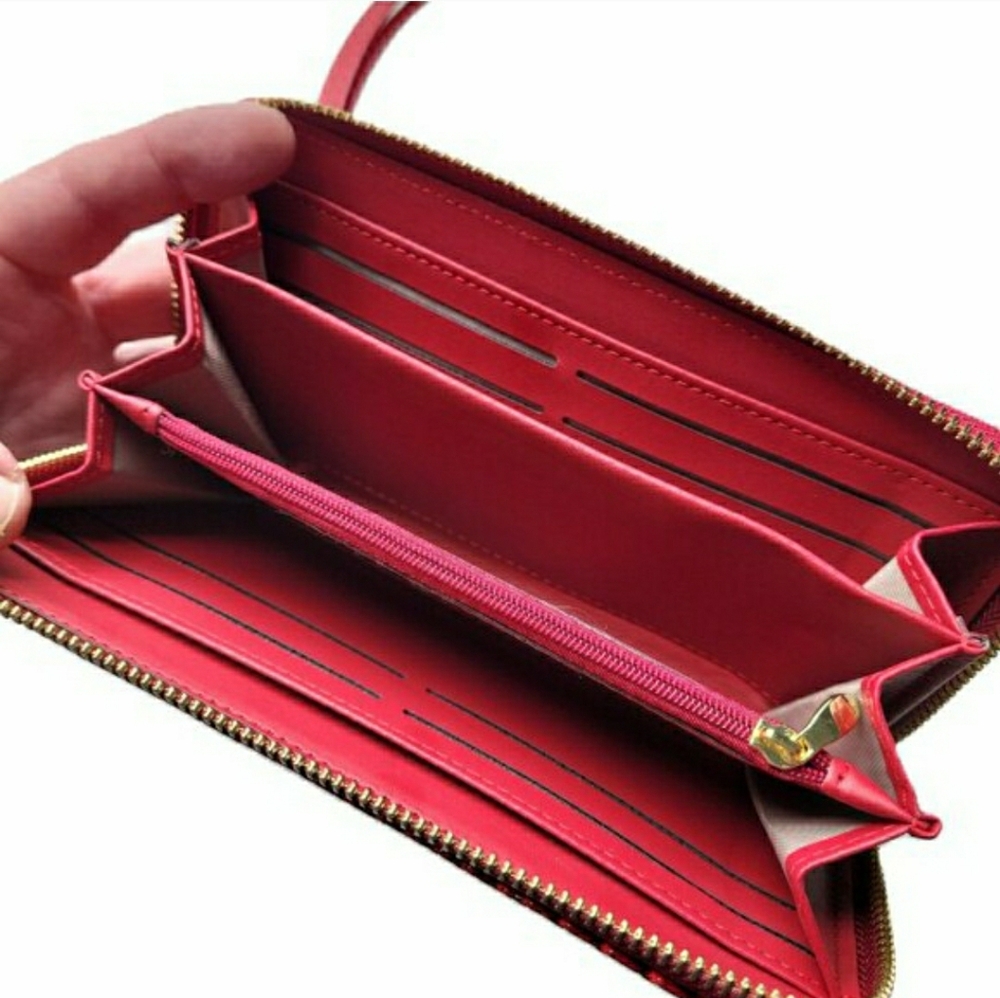 Raised Red & Black Crocodile Embossed Zipper Wristlet / Wallet / Clutch NEW! - Picture 6 of 9